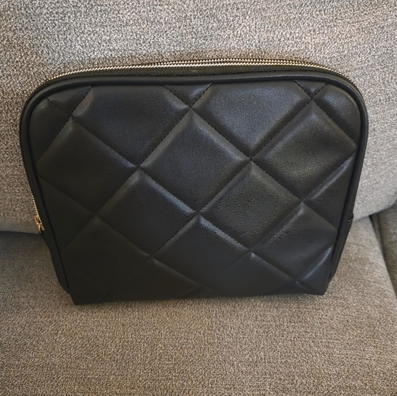 Joan & David Black Quilted Cosmetic Bag NWOT - Picture 2 of 4